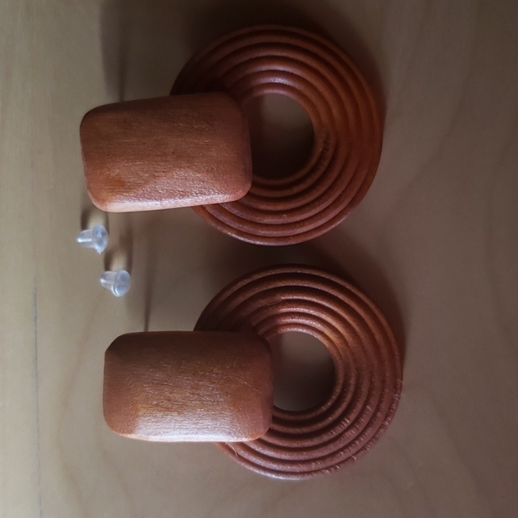 RETRO Style Geometric Round Plate Hollow Earrings NWOT - Picture 1 of 5